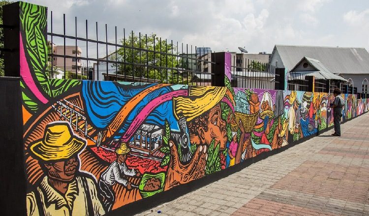 La artista Martanoemí Noriega realizó este mural justo antes de la entrada del Museo Afro-Antillano. Cortesía