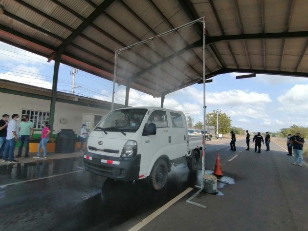 En retenes de Azuero, cientos de vehículos no han podido ingresar desde que inició la cuarentena. Thays Domínguez