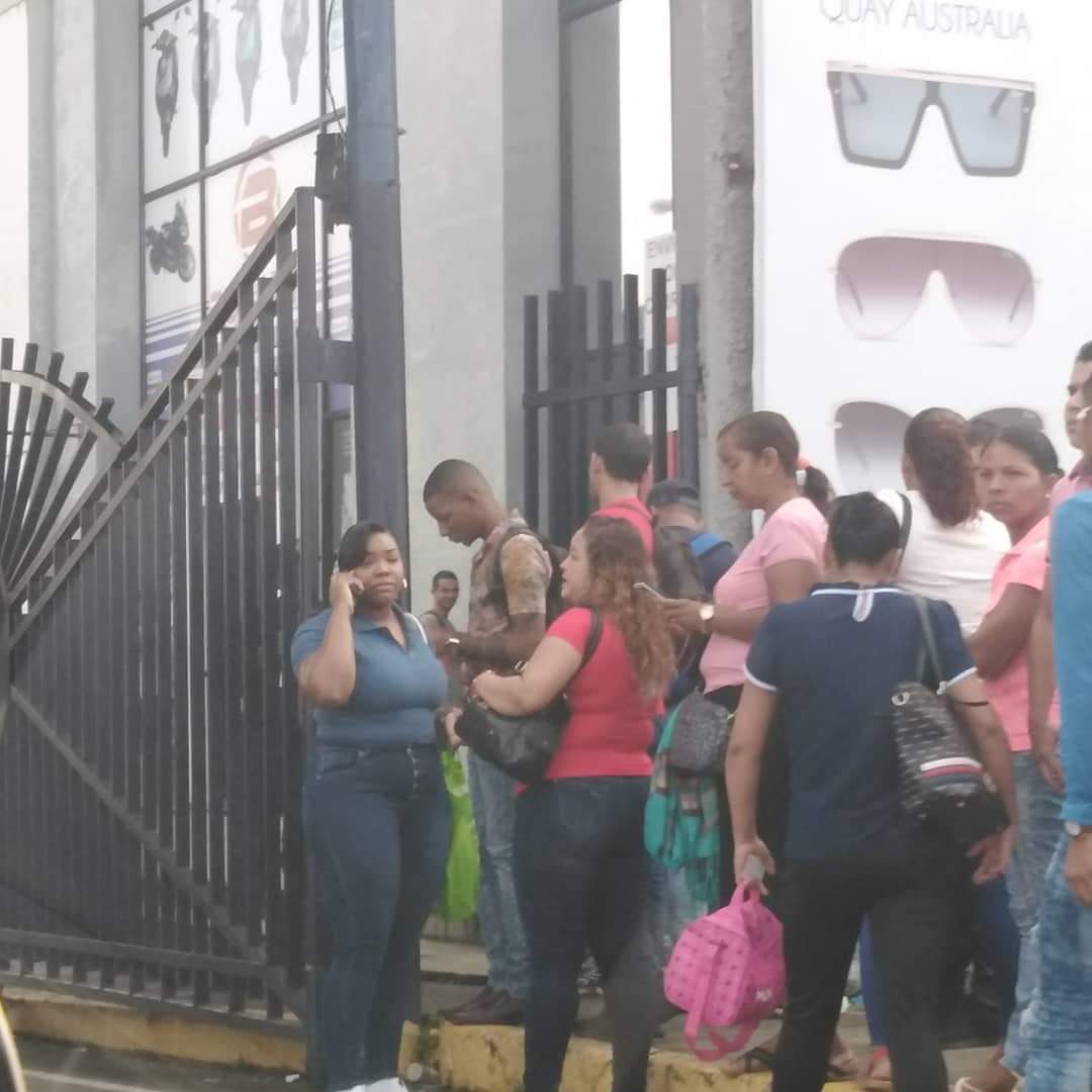 Entrada a la Zona Libre. Diómedes Sánchez