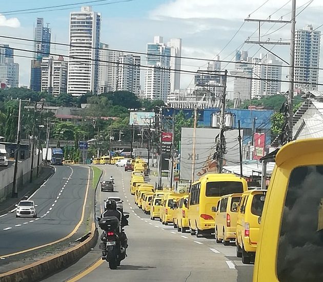 Los propietarios de los busitos colegiales dicen que a la fecha no cuentan con un sustento.