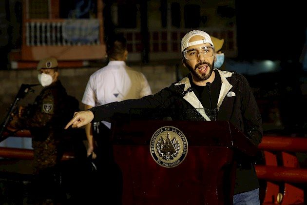 "Nadie quería que nuestro primer año fuera así, pero nosotros no controlamos el clima, nosotros no hicimos el virus que está atacando a todo el mundo", señaló Bukele