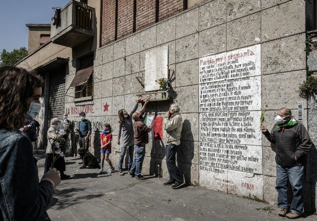 El COVID-19 ha reducido las filas de los que recuerdan la Segunda Guerra Mundial. El Día de la Liberación de Italia. Foto / Alessandro Grassani para The New York Times.