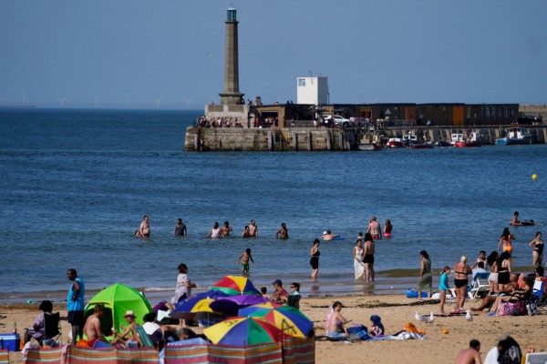 La intención es "abrir unas cuantas rutas seguras" para dar a la gente la oportunidad de "irse de vacaciones al extranjero e impulsar la economía británica a través del turismo y los negocios". FOTO/EFE
