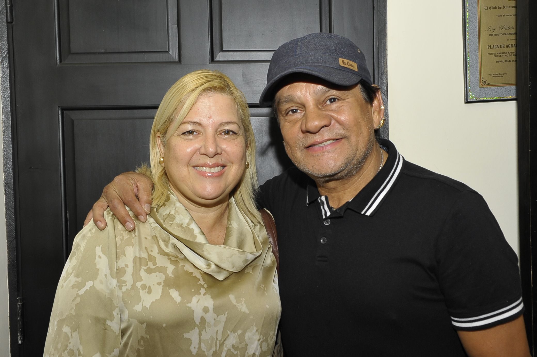 Roberto "Manos de Piedra" Durán junto a su esposa Felicidad.