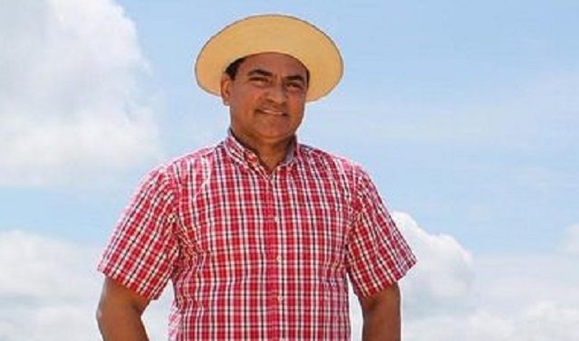 Kendal Royo es el presentador del programa "De aquí pa´ lla". Foto: Instagram