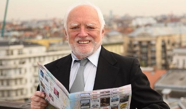 'Cuando tienes tres mapas pero aún no sabes dónde estás...', escribió András Arató en esta foto que publicó en Instagram. Foto: @painharold