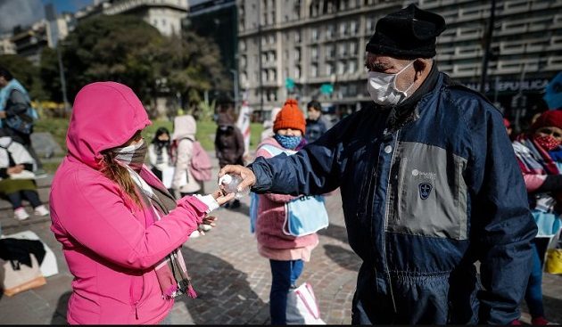 El pasado sábado, el Gobierno argentino rechazó la contrapropuesta de los acreedores en términos económicos. EFE