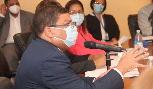 El ministro Carlos Aguilar aprobó la iniciativa. Foto: Cortesía