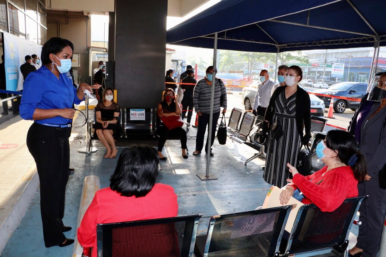Servicio Nacional de Migración sigue realizando diferentes trámites en cada departamento.