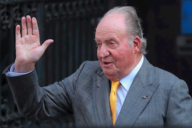 En un escueto comunicado, la Casa Real señala que "Su Majestad el rey don Juan Carlos ha indicado a la Casa de Su Majestad el rey que comunique que el pasado día 3 del presente mes de agosto se trasladó a Emiratos Árabes Unidos, donde permanece en la actualidad".