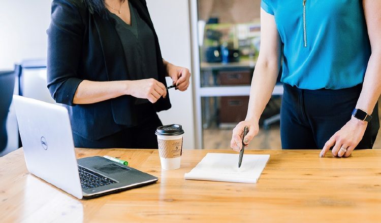  Conviene pedir en positivo, claramente y sin exigir. EFE