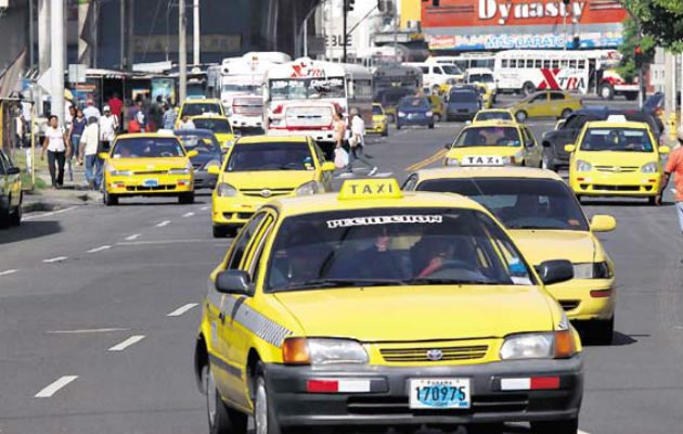Los conductores de taxis deben cumplir con las normas de bioseguridad.