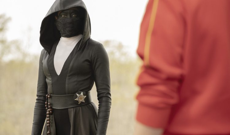 En una historia alternativa donde los vigilantes enmascarados son tratados como fuera de la ley. HBO