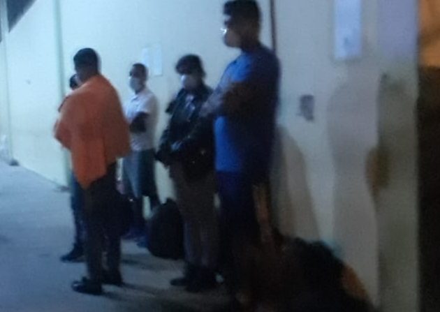 Los extranjeros indicaron durante las investigaciones que pagaron presuntamente $100.00 cada uno al chiricano que conducía el vehículo por el traslado.