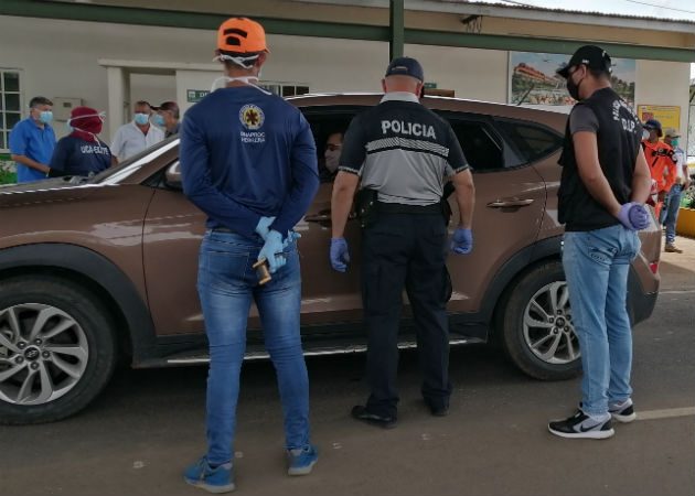 Miles de vehículos fueron devueltos en estos puestos por no justificar su presencia en la región. Foto: Thays Domínguez.