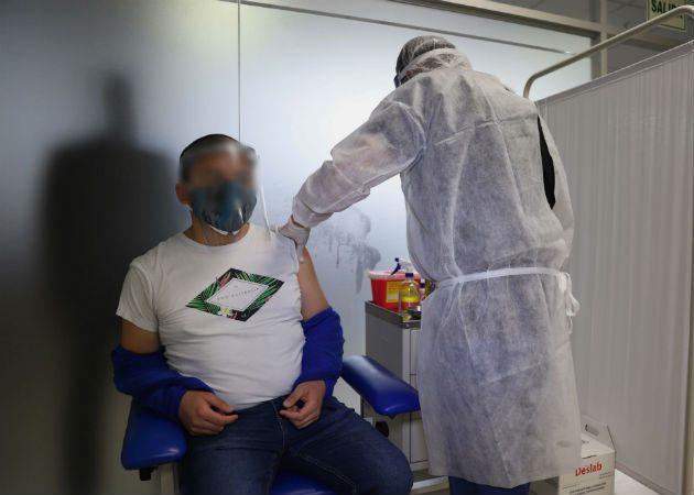 "Ningún estadounidense tiene que pagar ningún centavo de su bolsillo para obtener la vacuna", prometió Paul Mango,  vicejefe de gabinete para política en el Departamento de Defensa de Salud y Servicios Humanos de EE.UU. Fotos: EFE/Ilustrativa. 