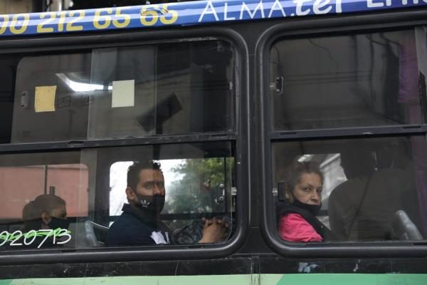 A través de COVAX, a los países participantes se les garantizarán dosis iniciales para cubrir al menos el 3% de su población en las primeras fases de despliegue de la vacuna, llegando finalmente al 20% de su población, lo suficiente para proteger a las personas con mayor riesgo de COVID-19 grave.  FOTO/EFE