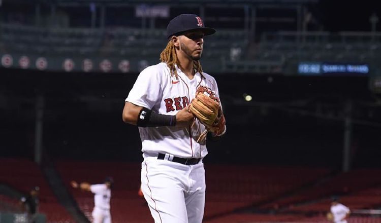 Araúz cerró la temporada conectando su primer jonrón.