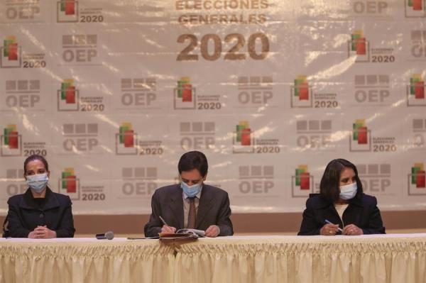 Los resultados de los recientes comicios fueron aceptados casi sin objeciones, a diferencia del proceso de 2019 que levantó sospechas de fraude por irregularidades como un repentino cambio de tendencia en el recuento preliminar, que pasó de prever una segunda vuelta entre Morales y Mesa a dar el triunfo en primera al entonces gobernante.Foto:EFE