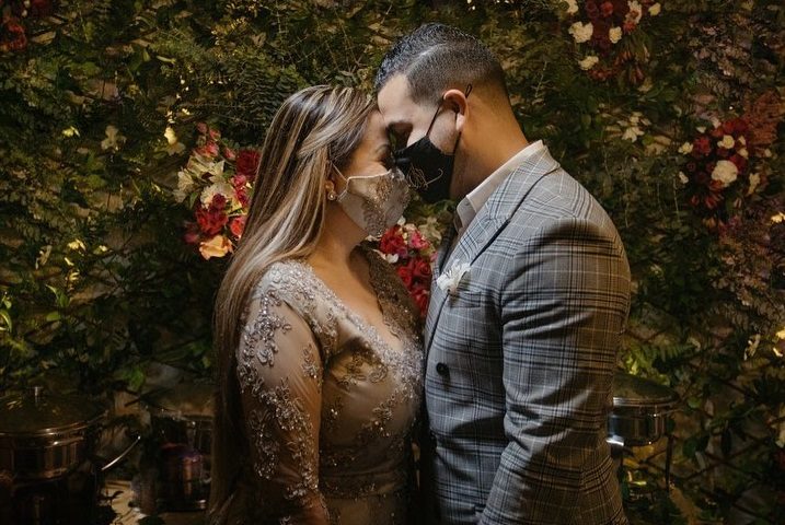 Kathy Phillips y dg Luiggi. Instagram