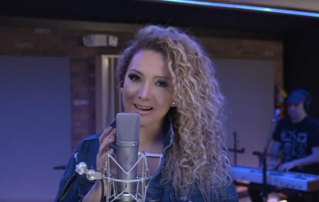 Erika Ender interpretó el tema "Panamá Mía". Foto: Instagram