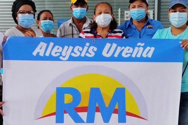 Algunos han llegado con el apoyo de líderes comunitarios, otros por sus propios medios para ser parte de este gran partido.