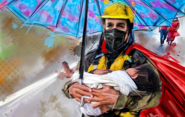 Imagen de la niña sonriente cargada por una unidad del Senan, en la Quijada del Diablo en Chiriquí. Foto: Mayra Madrid.