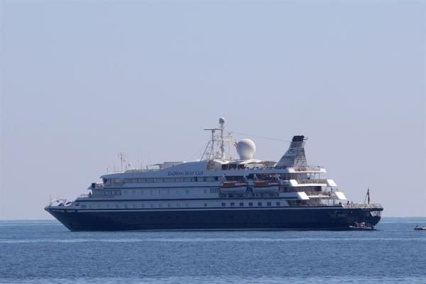El SeaDream 1, de la naviera SeaDream Yacht Club, era el primer crucero que recorría el Caribe desde que se suspendieron este tipo de travesías en plena pandemia. Foto: EFE