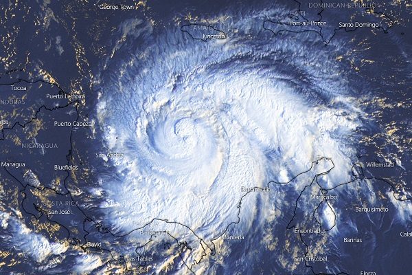 Huracán Iota impactará a Nicaragua y Honduras con categoría 4.