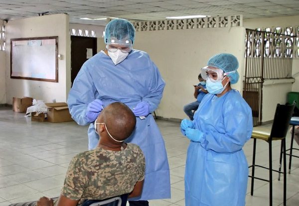 Personal de salud del área metropolitana ha seguido con la vigilancia en la búsqueda de casos activos de COVID-19.