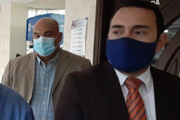 Los abogados acudieron hoy a la Corte Suprema de Justicia a presentar la demanda.