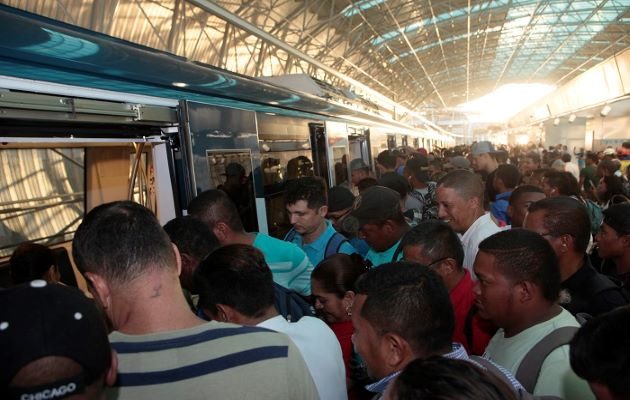 El transporte público y supermercados son lugares donde más aglomeraciones se registran.