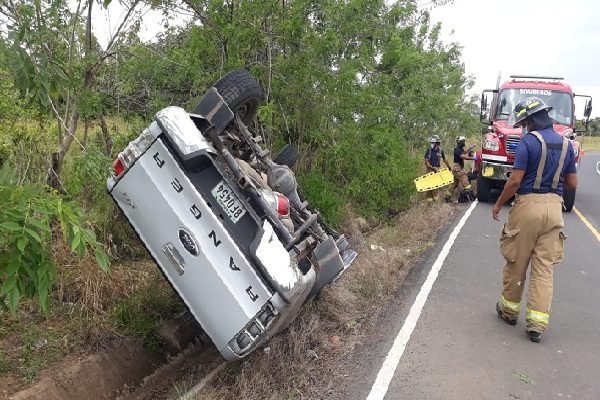 Este fin de semana, se registraron tres accidentes en  diversos puntos de la vía, con el saldo de varias personas heridas. 