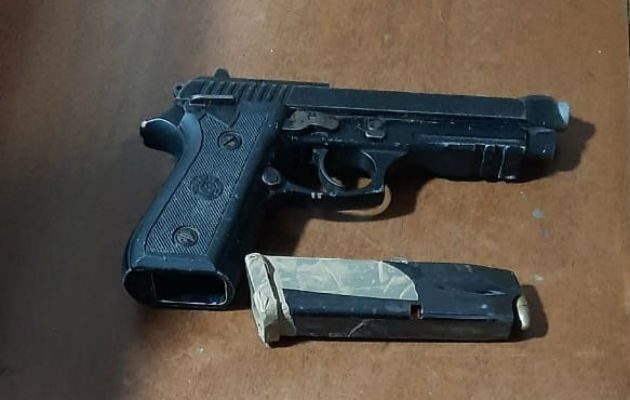 Una de las armas incautadas a los presuntos sicarios. Foto: Eric A. Montenegro.