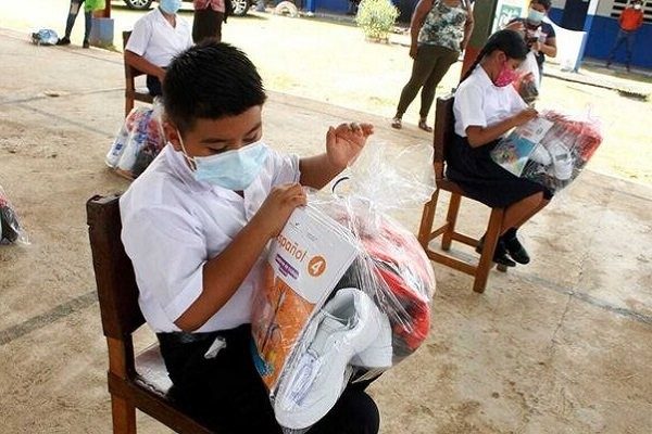 "No se debe dar clases ni de manera semi presencial, ni presencial, porque la comunidad educativa no está de acuerdo en acudir a las escuelas para que se registren más contagios por la enfermedad", dijo el dirigente magisterial Montero.