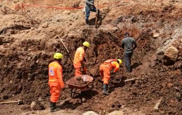 Aún faltan por recuperar los cuerpos de tres personas más, dos adultos y un menor. Foto: Mayra Madrid