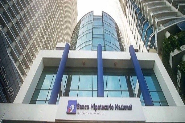 los ciudadanos pueden colocar las denuncias a través de las siguientes opciones: página web en la sección de denuncias, redes sociales @bhnpanama y a través de las líneas telefónicas 502-0000 ó 502-0001.