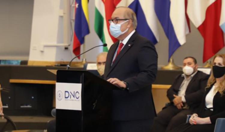La instalación del diálogo se realizó mediante un acto en el que hablaron tres expositores, incluyendo el director de la CSS, Enrique Lau. Foto de la CSS