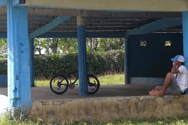 La situación es igual de preocupante en el poblado de Las Huacas, en donde se han reportado caos de maltrato a hombres, según testimonio de los propios residentes e incluso el suicidio de un joven.