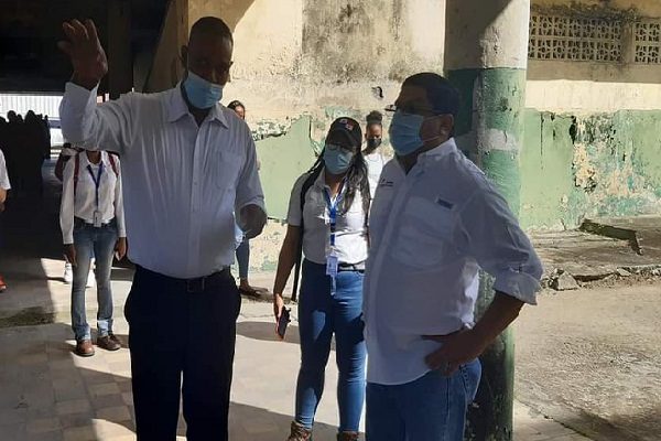 Los integrantes de la Federación de Trabajadores Mixtos de Colón, quienes se han dedicado a  la limpieza de estas  instalaciones, serán incorporadas como mano de obra de la empresa contratista que se gane la licitación.