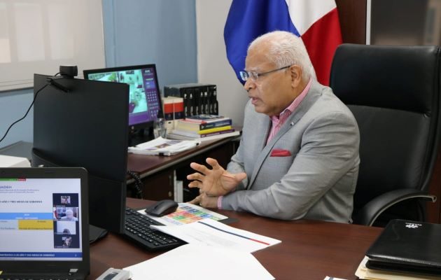 Moisés Veliz Arosemana renuncia al Inadeh.