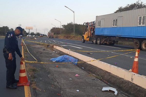 Maribel Mendoza Flores y su hija Ashley Mendoza Flores, fueron arrolladas en la vía Interamericana a la altura del corregimiento de Las Uvas, distrito de San Carlos, el  pasado lunes 1 de febrero.