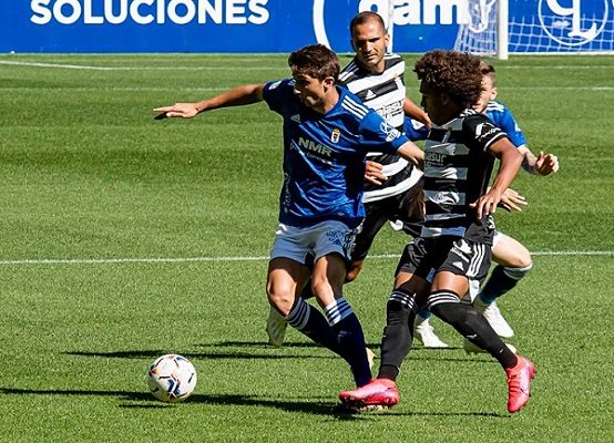 "Coco" durante el ultimo partido ante el Real Oviedo Foto: EFE