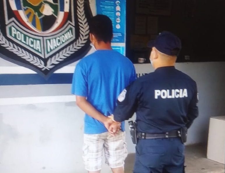 El presunto agresor se entregó en la estación policial del distrito de Las Minas. Foto: Thays Domínguez