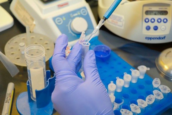 El doctor Juan Pascale, director del Instituto Conmemorativo Gorgas de Estudio de laSalud (Icges) manifestó que en el mundo se reportan científicamente menos de 50 casos de reinfección, por lo que esta investigación hecha en Panamá la posiciona como un ente de investigación científica a nivel regional.