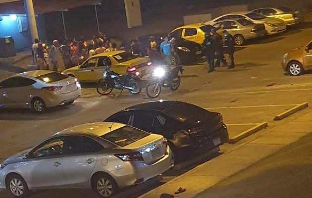 Al darse los disparos, la policía realizó operativos en el área por medio de los cuales se logró decomisar un rifle.