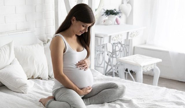 Ausencia o disminución de movimientos fetales, es una de las razones para contactar a su médico. Foto: Cortesía