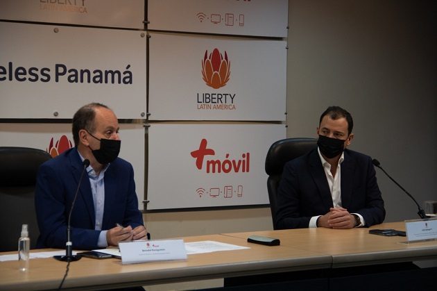 Betzalel Kenigsztein (izq.) y Julio Spiegel en conferencia de prensa. Foto/@BetzalelCWP