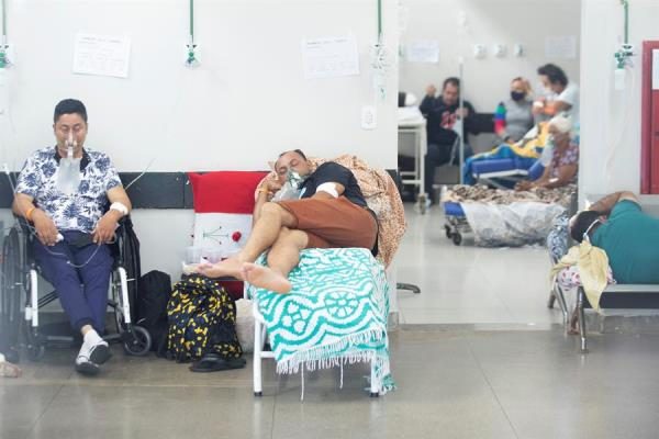 Registro de personas al ser atendidas en el hospital Pronto Socorro, en Brasilia. EFE