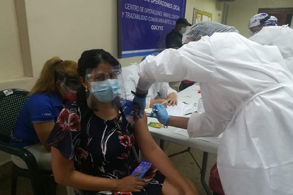 En la segunda fase serán vacunados los adultos mayores de 60 años.